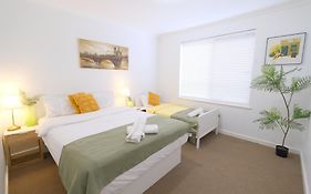 Relaxing Two-Bedroom Retreat Near The Airport